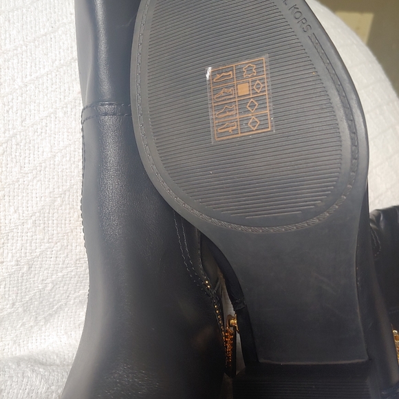 New Michael Kors boot size 7 1/2 - Picture 9 of 13